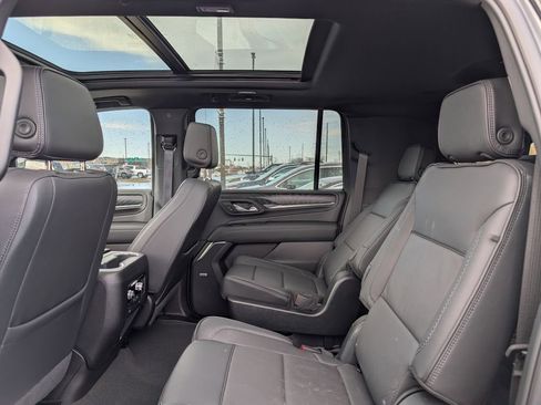 Used 2024 GMC Yukon XL Denali image 10