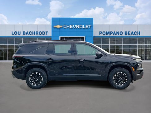 Used 2025 Chevrolet Traverse Z71 AWD/4WD image 2