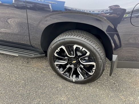 New 2025 Chevrolet Suburban Premier image 9