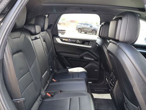 Certified 2024 Porsche Cayenne AWD/4WD image 25