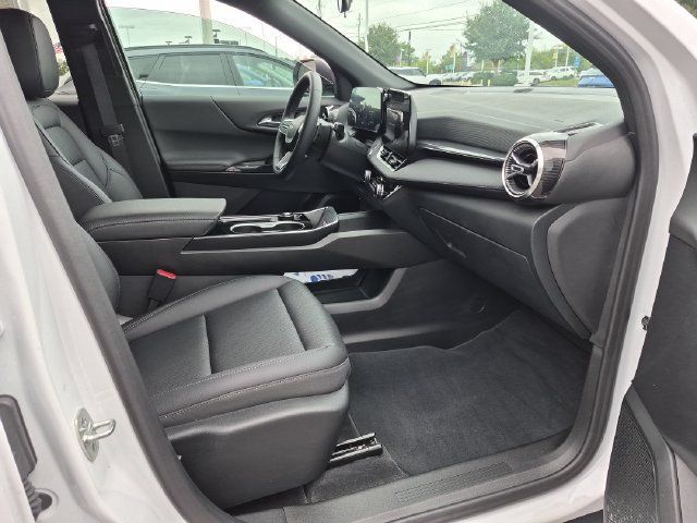 Used 2026 Chevrolet Equinox LT w/ Convenience Package II FWD image 25