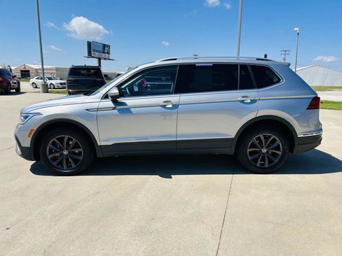 Used 2022 Volkswagen Tiguan SE image 34