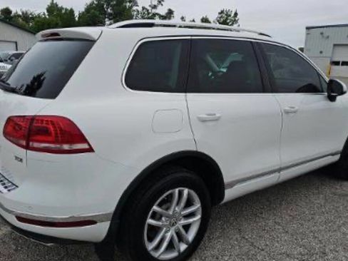 Used 2016 Volkswagen Touareg Sport AWD/4WD image 4