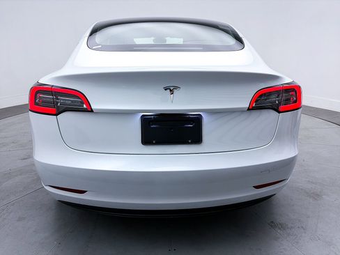 Used 2023 Tesla Model 3 Standard Range image 14