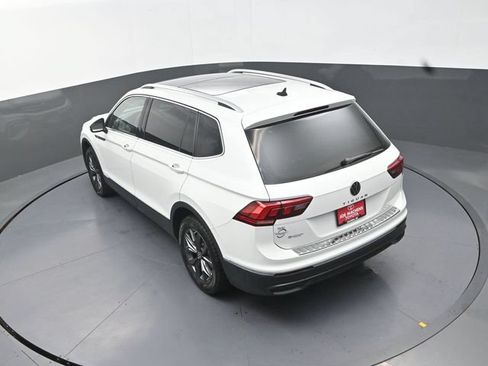 Used 2022 Volkswagen Tiguan SE w/ Panoramic Sunroof Package FWD image 27