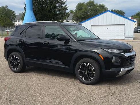 Used 2022 Chevrolet TrailBlazer LT FWD image 2