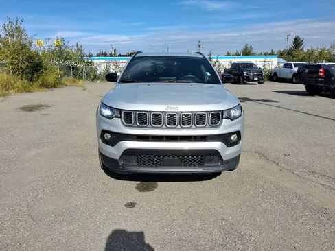 Used 2024 Jeep Compass Latitude AWD/4WD image 3