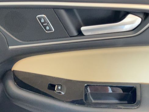 Used 2019 Ford Edge SEL w/ Equipment Group 201A FWD image 39