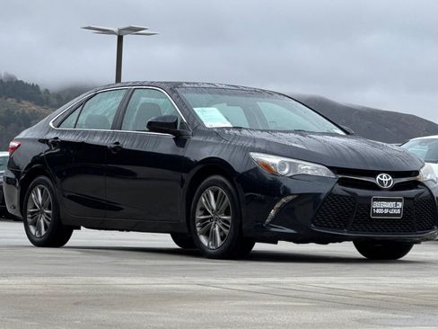 Used 2015 Toyota Camry SE FWD image 6
