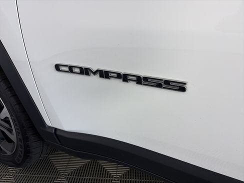 Used 2023 Jeep Compass Limited AWD/4WD image 17