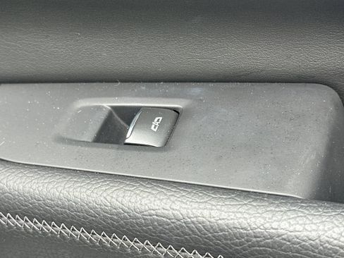 Used 2025 GMC Yukon XL Denali AWD/4WD image 22