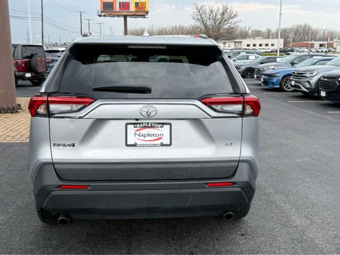 Used 2021 Toyota RAV4 LE image 6