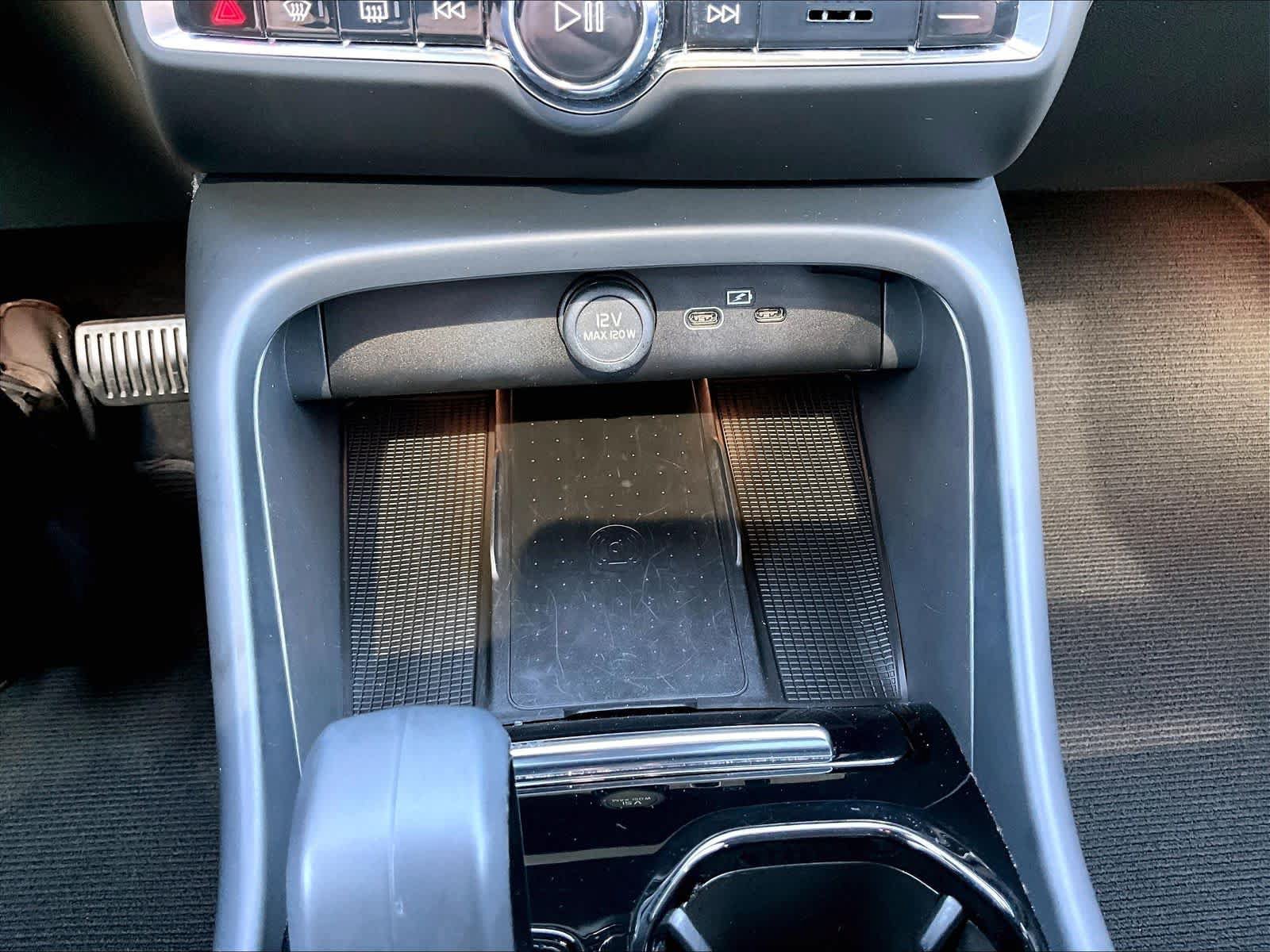 Used 2023 Volvo XC40 Recharge Ultimate AWD/4WD image 36