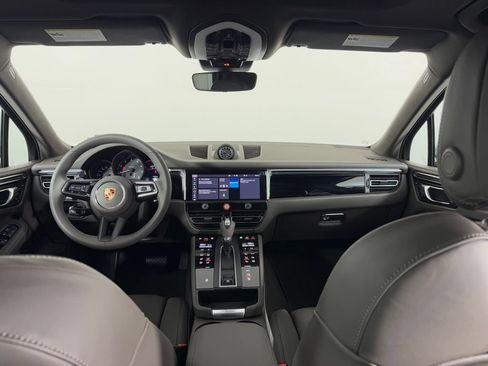 Certified 2026 Porsche Macan AWD/4WD image 17