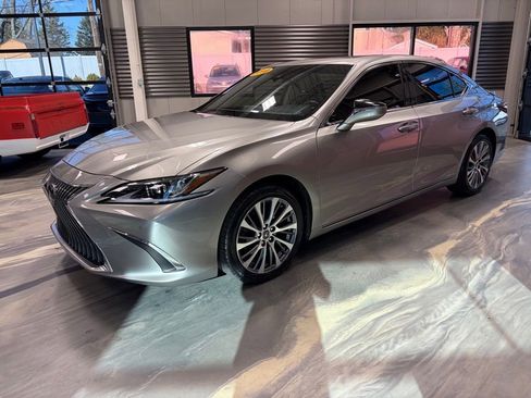 Used 2019 Lexus ES 300h 300h Luxury w/ Premium Package image 37