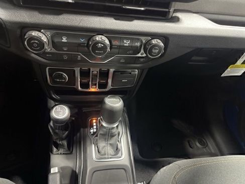 New 2025 Jeep Gladiator Sport image 14