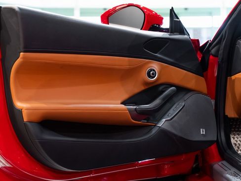 Certified 2019 Ferrari Portofino image 21