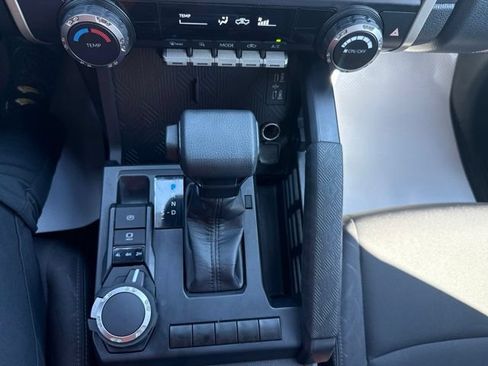 Certified 2024 Toyota Tacoma SR AWD/4WD image 22