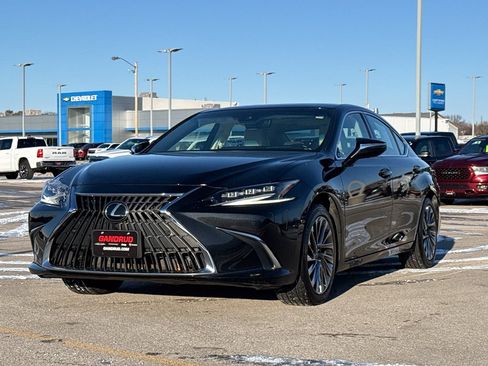 Used 2024 Lexus ES 350 Ultra Luxury w/ Accessory Package (Z1) image 2