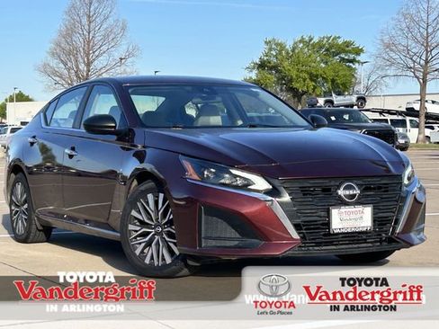 Used 2025 Nissan Altima 2.5 SV image 1