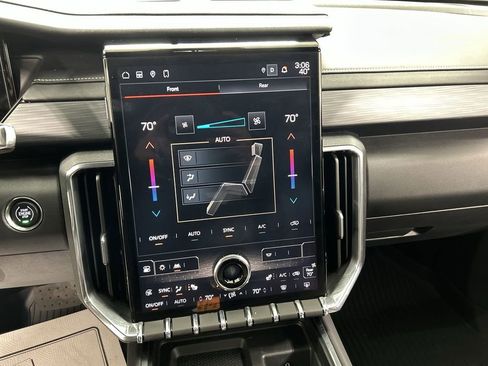 Certified 2024 GMC Acadia Elevation w/ Luxury Package image 16