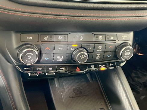 Used 2023 Dodge Durango R/T w/ Tow 'N Go Package AWD/4WD image 16