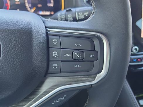 Used 2024 Jeep Wagoneer L Series II w/ Flexible Seating Group image 23