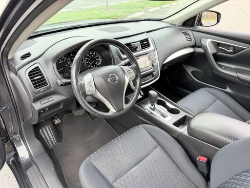 Used 2016 Nissan Altima 2.5 SV w/ Convenience Package image 13