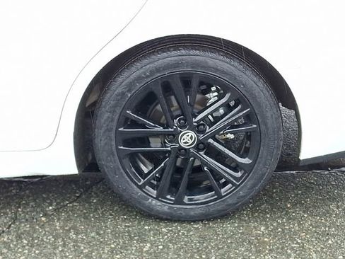 Used 2025 Toyota Camry SE image 28