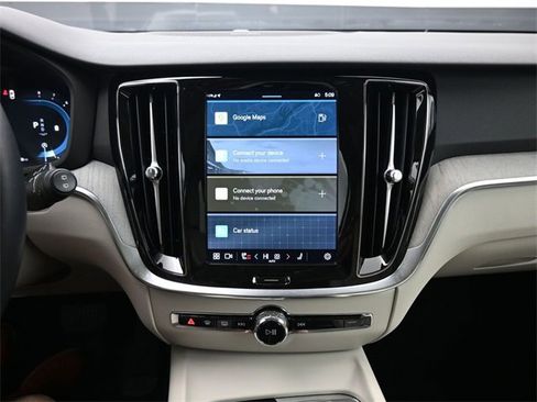 Used 2024 Volvo V60 B5 Cross Country Plus image 12