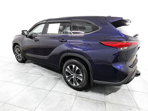 Used 2020 Toyota Highlander XLE AWD/4WD image 4