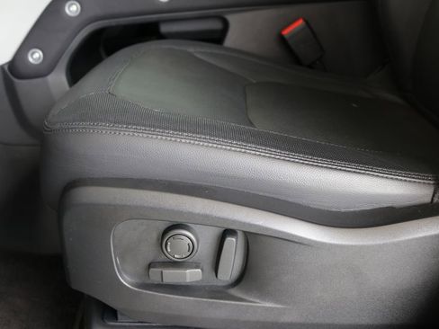 Used 2023 Land Rover Defender 110 X-Dynamic SE image 15