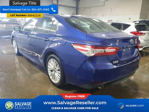 Used 2018 Toyota Camry XLE FWD image 3
