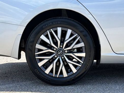 Used 2024 Nissan Altima 2.5 SV w/ SV Premium Package AWD/4WD image 6