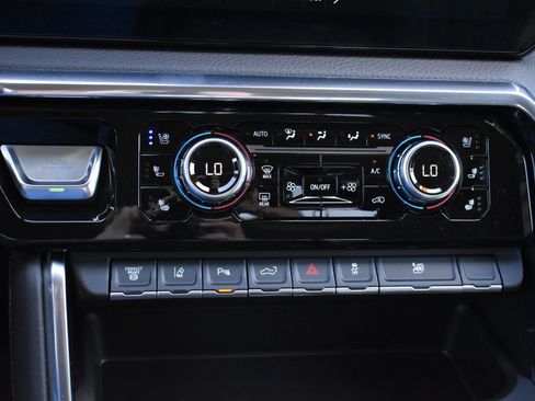 Used 2025 GMC Sierra 3500 Denali w/ Denali Reserve Package image 28