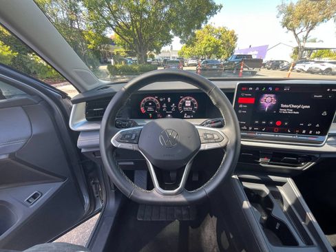 Used 2026 Volkswagen Tiguan SE AWD/4WD image 36