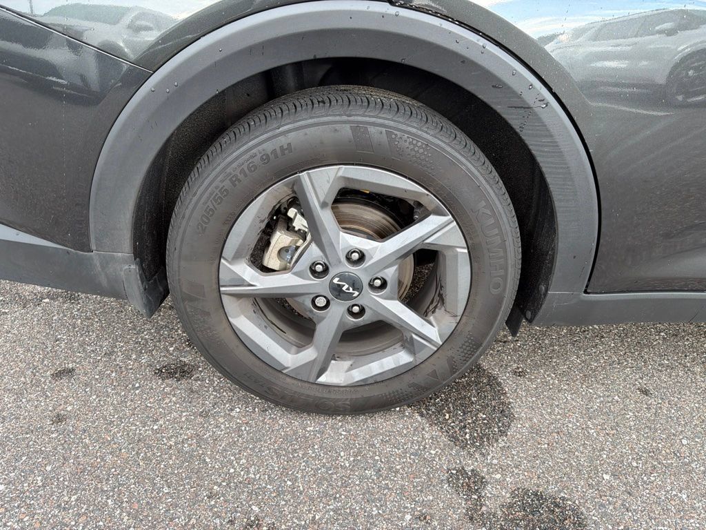 Certified 2025 Kia K4 FWD image 27