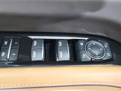 Used 2022 Cadillac Escalade Premium Luxury w/ Performance Package AWD/4WD image 10