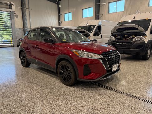 Used 2023 Nissan Kicks SV FWD image 3