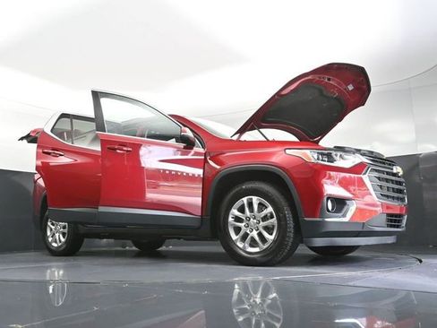 Used 2021 Chevrolet Traverse LT FWD image 49