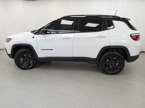 Used 2023 Jeep Compass Trailhawk w/ Sun and Sound Group AWD/4WD image 15
