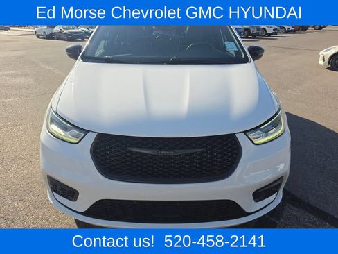 Used 2025 Chrysler Pacifica Limited FWD image 8