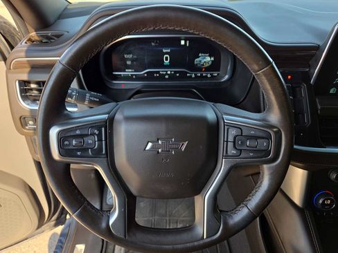 Used 2022 Chevrolet Suburban Z71 w/ Luxury Package AWD/4WD image 19