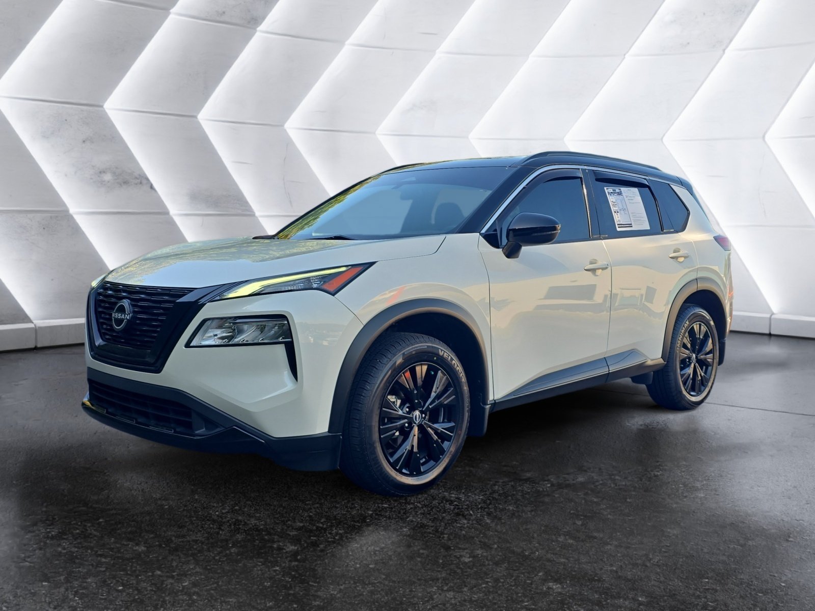 Used 2023 Nissan Rogue SV w/ SV Premium Package AWD/4WD image 1
