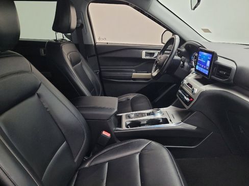 Used 2021 Ford Explorer XLT w/ Equipment Group 202A image 21