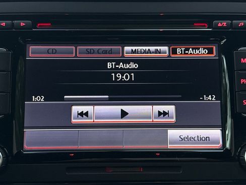 Used 2013 Volkswagen Beetle 2.0T image 32