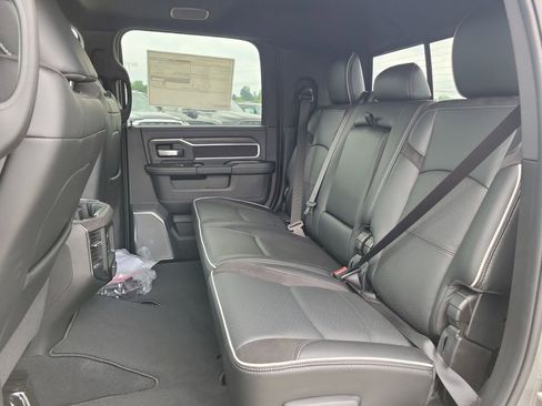 New 2026 RAM 2500 Laramie AWD/4WD image 9