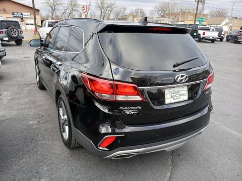 Used 2018 Hyundai Santa Fe FWD image 2