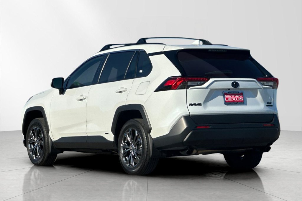 Used 2023 Toyota RAV4 XLE Premium AWD/4WD image 4