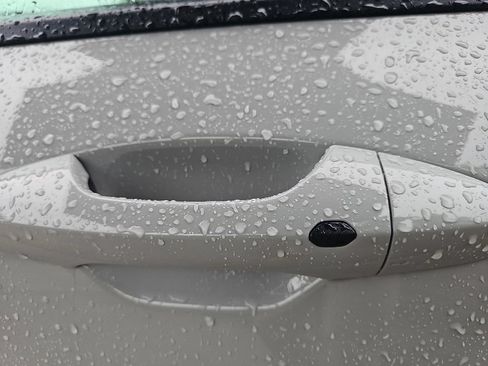 Used 2025 Hyundai Kona SEL FWD image 12